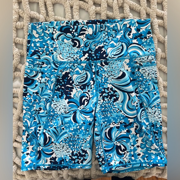 Lilly Pulitzer Blue Floral Athletic Shorts - Picture 1 of 4